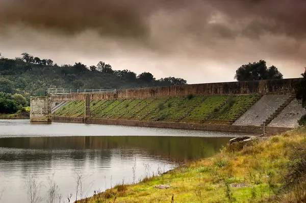 Presa romana de Cornalvo, Mérida — presa / embalse romano