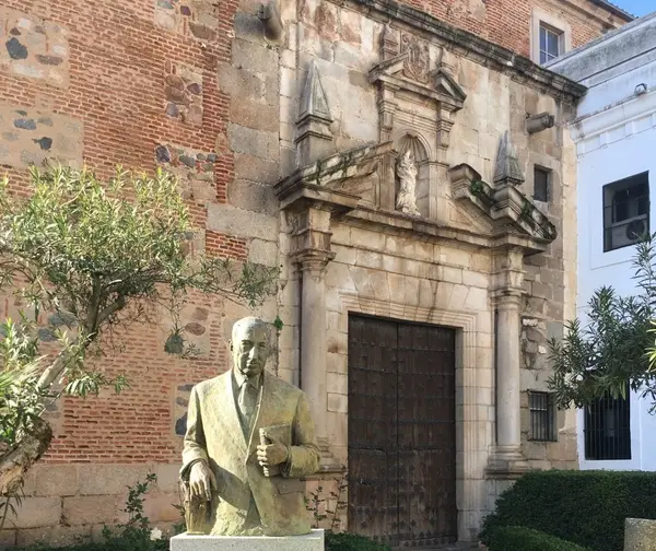 Iglesia de Santa Clara: Colección Visigoda del MNAR, Mérida — museo arqueológico
